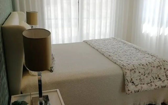 2 Bed Flat - Sleeps 6 - Pool - Parking - Wifi