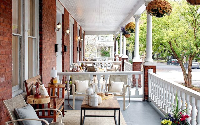 2 Bed Oasis near Forsyth Park