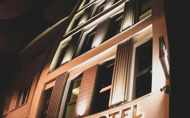 X-Nellyi Boutique Hotel