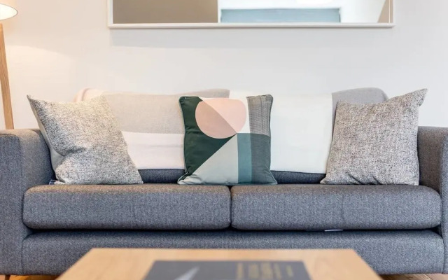 Quiet City Centre Spacious Apartment