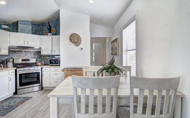 Chat N Chill Lounge NS801