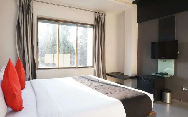 Skylark Business Hotel by OYO