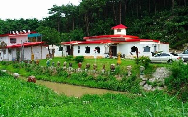 Buan Byeonsanbando Ppalgangjiboong Pension