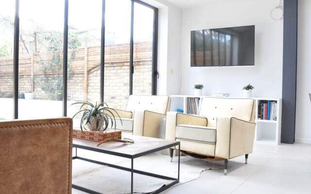 3 Bedroom Family Home In Shepherds Bush
