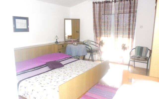 Two-Bedroom Apartment in Banjol