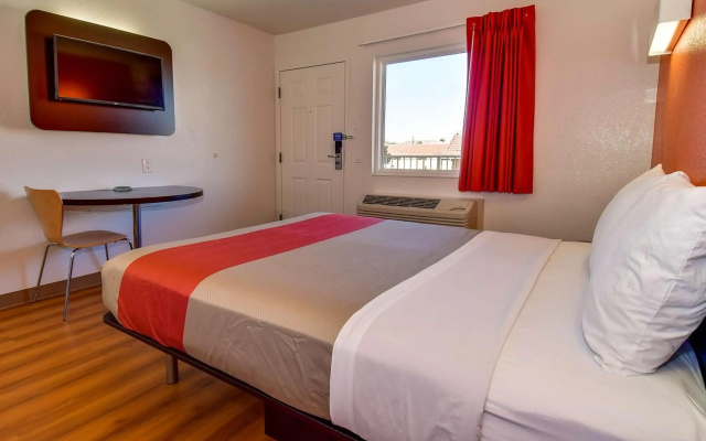 Motel 6 Riverside, CA - South