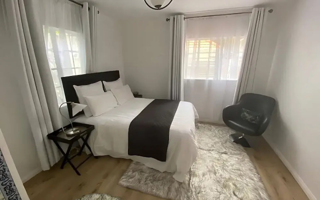Charming Executive Studio, Solar Power, Wifi