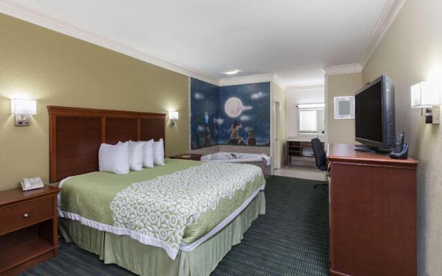 Days Inn And Suites Wyndham Big Spring