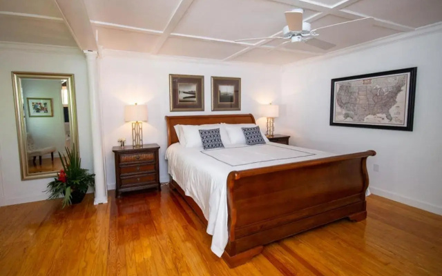 AMI Boathouse - 520 Loquat