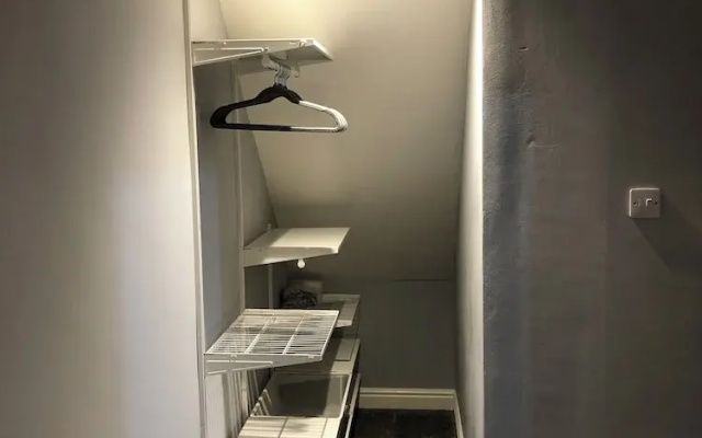Captivating 1-bed Apartment in Hednesford