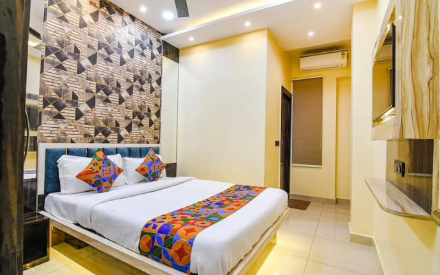 Fabhotel Royal Park Inn