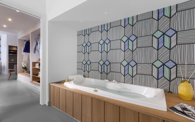 Luxury Design Home & Jacuzzi in Heart of Sorrento