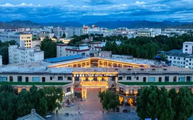 Shigatse Tashilhunpo Monastery Pedestrian Street Atour Hotel