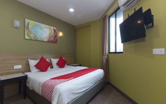 OYO 228 Basic Hotel
