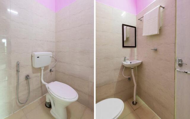 OYO 49228 Gold Inn Grey