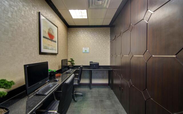 Holiday Inn Arlington NE-Rangers Ballpark by IHG