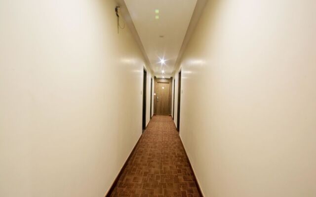 OYO 3763 Naeeka Hotel