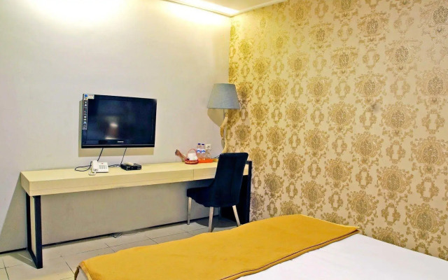 RedDoorz Near Ciputra World