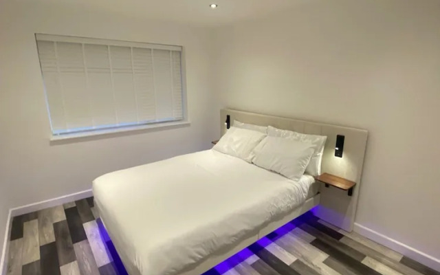 Stunning Truro 1-bed - Sleeps 2 & Parking