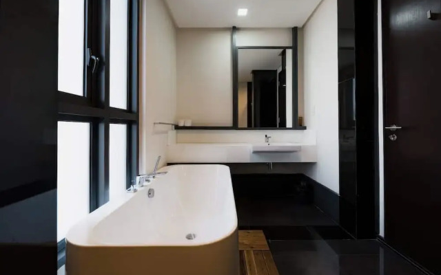 Mews Luxe Residence Apartments