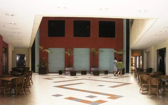 Flats Iate Plaza