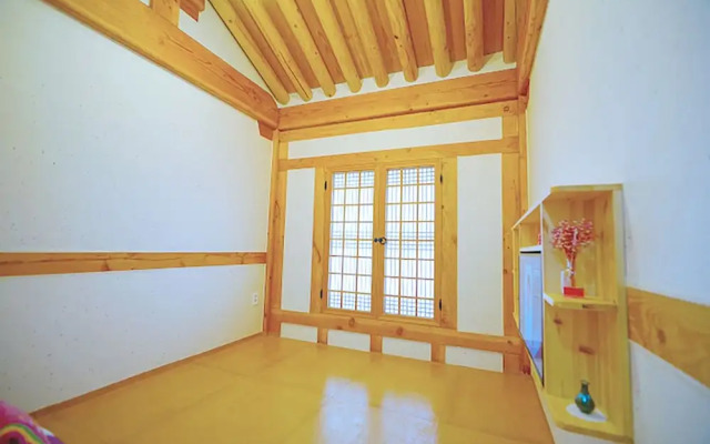 Lee Ga Hanok
