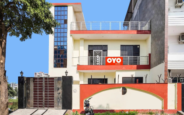 OYO Flagship 70329 Hotel Expo Golf Link