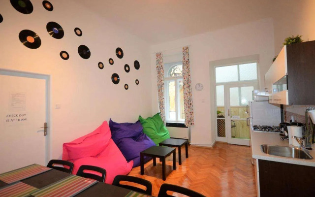 Travel & Joy backpackers