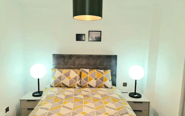 Exquisite, Cosy 2-bed Apartment in Salford
