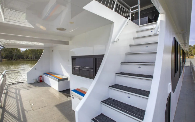 All Seasons Houseboats