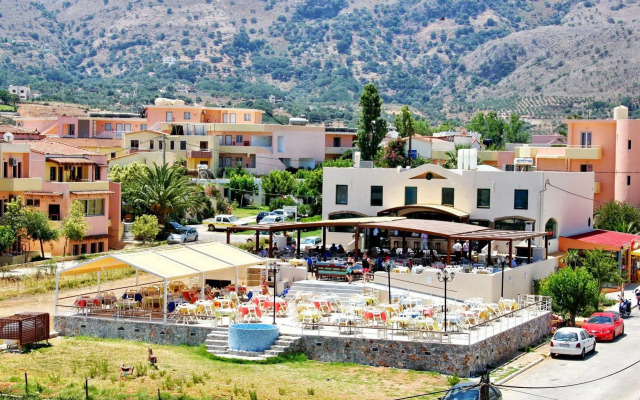 Manolis Family Hotel
