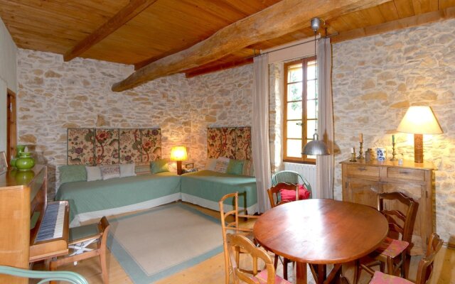 House With 4 Bedrooms in Laudun-l'ardoise, With Wonderful City View, Furnished Garden and Wifi