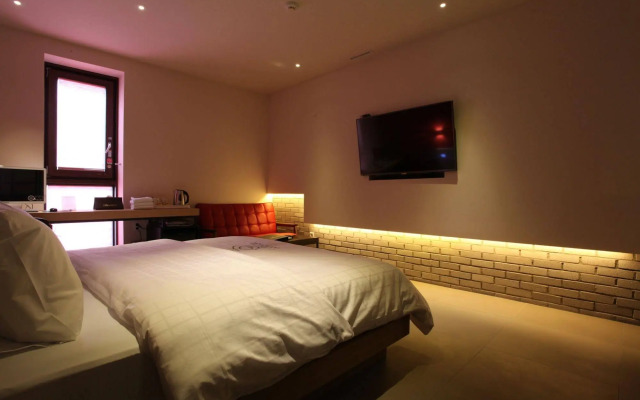 Avenue Nine Hotel