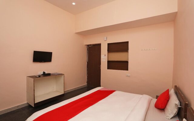 Hotel Emerald by OYO Rooms