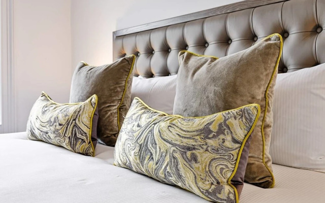 JOIVY Luxury George Street Apartments: Castle Suite