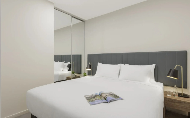 Brady Apartment Hotel Hardware Lane