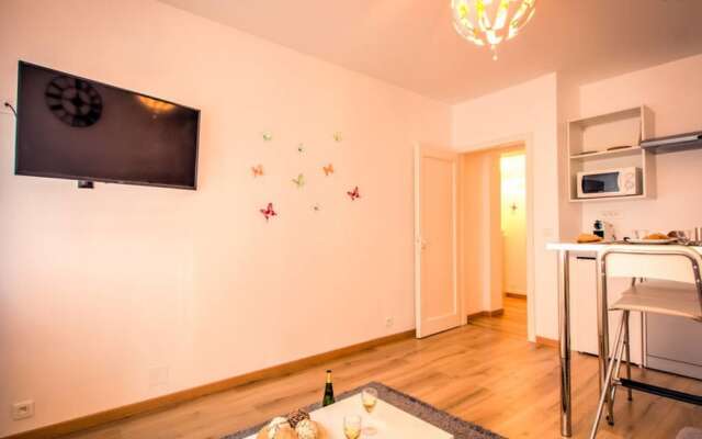 Nice 2 Rooms in European District