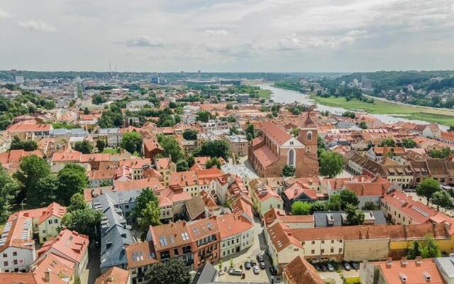 Kaunas Town Hall Apartment 5 by URBAN RENT