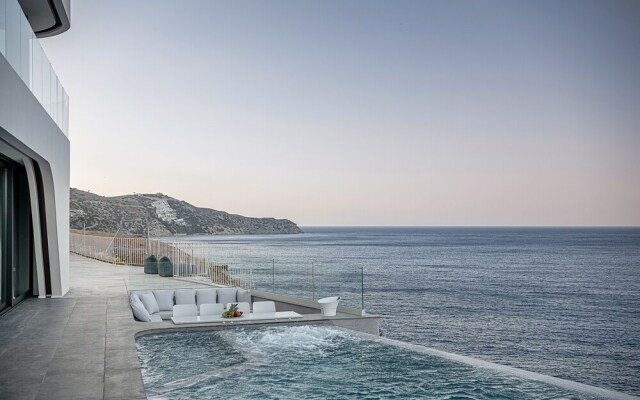 Fabulous 5 Bedroom Villa With sea Access