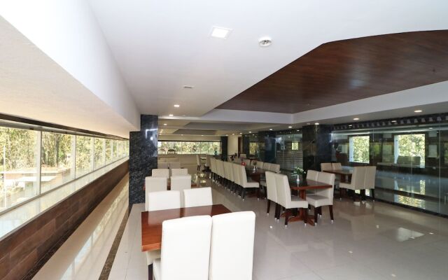 OYO 12823 Hotel Pearl Avenue
