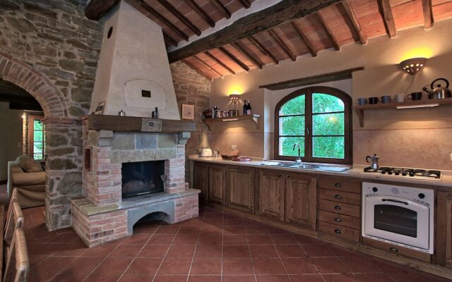 Magnificent Farmhouse in Lucignano With Swimming Pool