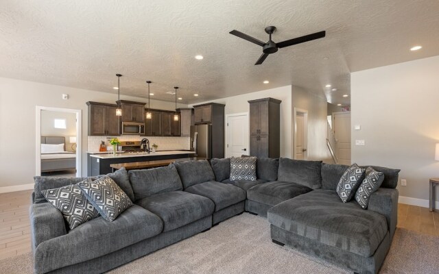 Zion's Paradise 6 Bedroom Townhouse