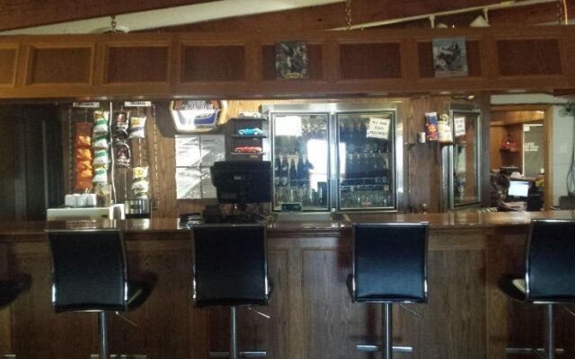 Maple Creek Motor Inn