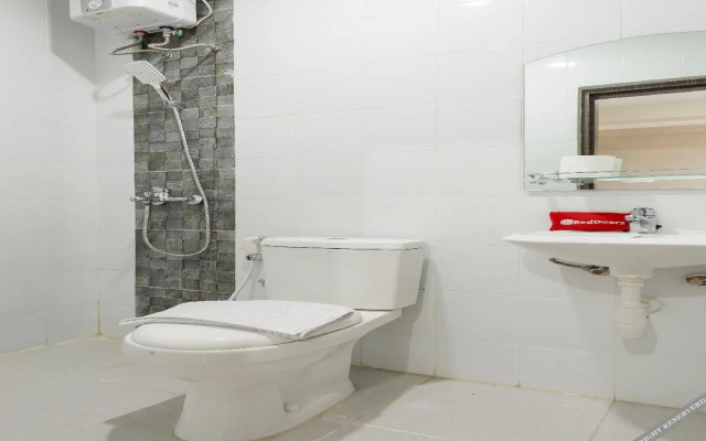 RedDoorz near Grand City Mall 2