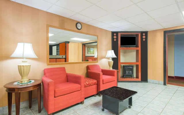 Super 8 By Wyndham Gardner