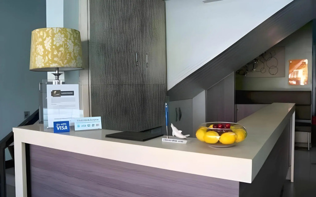 Lorenzzo Suites Hotel
