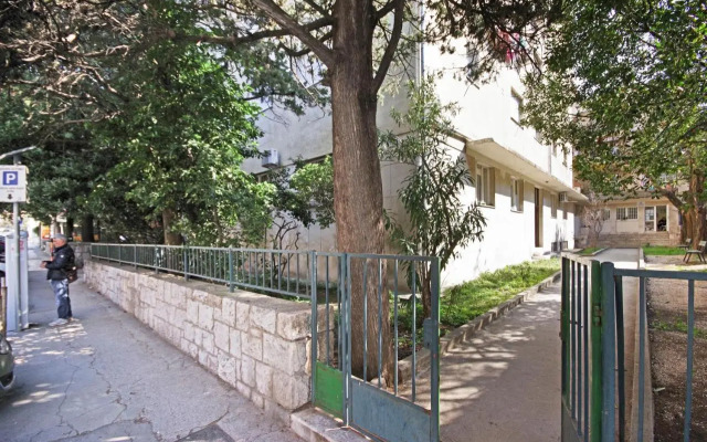 D & J Apartment Split