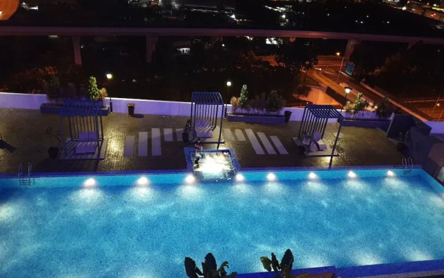 MLH Deluxe Studio Suites @ Landmark Residence