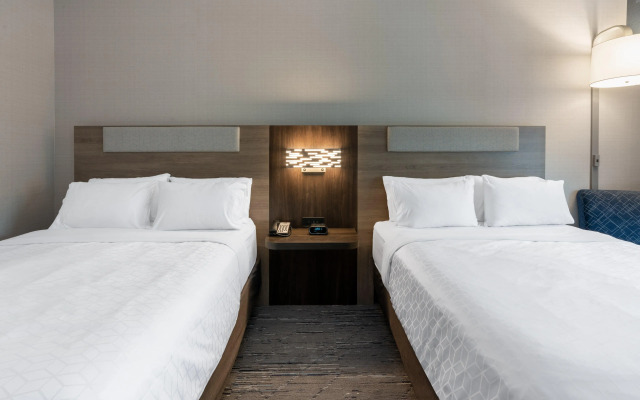 Holiday Inn Express & Suites Vaughan-Southwest by IHG