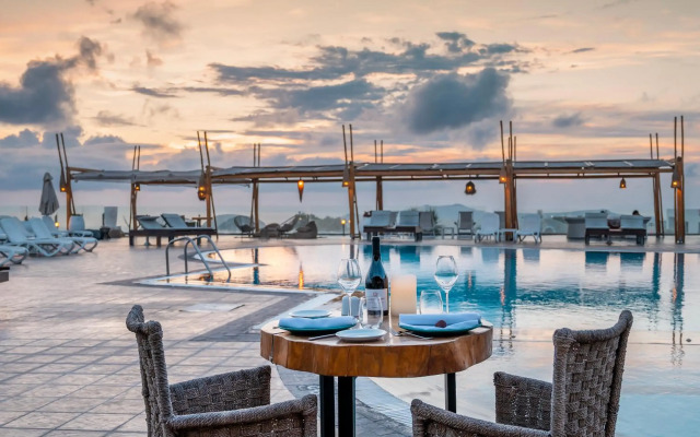 Orizontes Hotel Santorini
